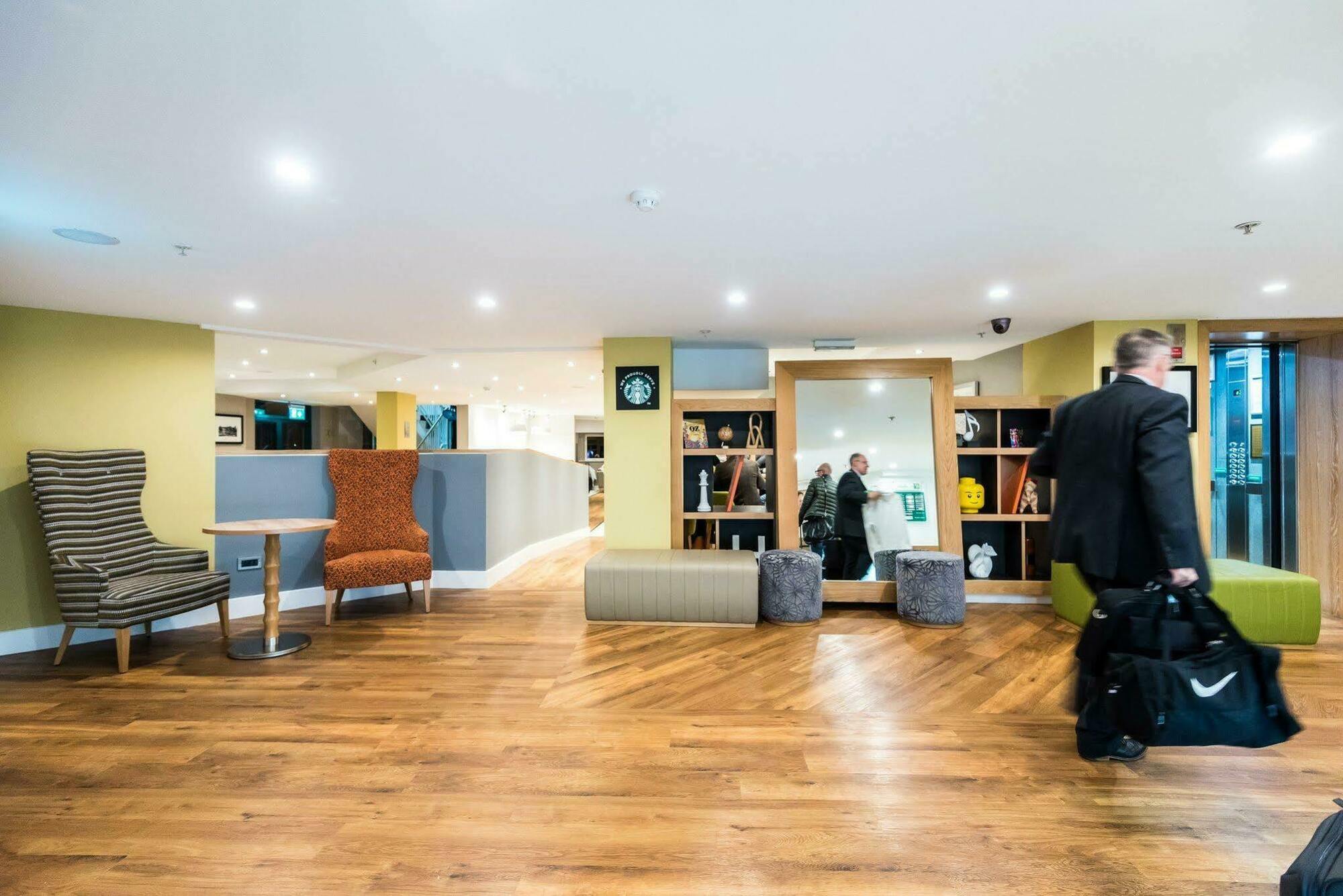 Holiday Inn Slough Windsor By Ihg מראה חיצוני תמונה